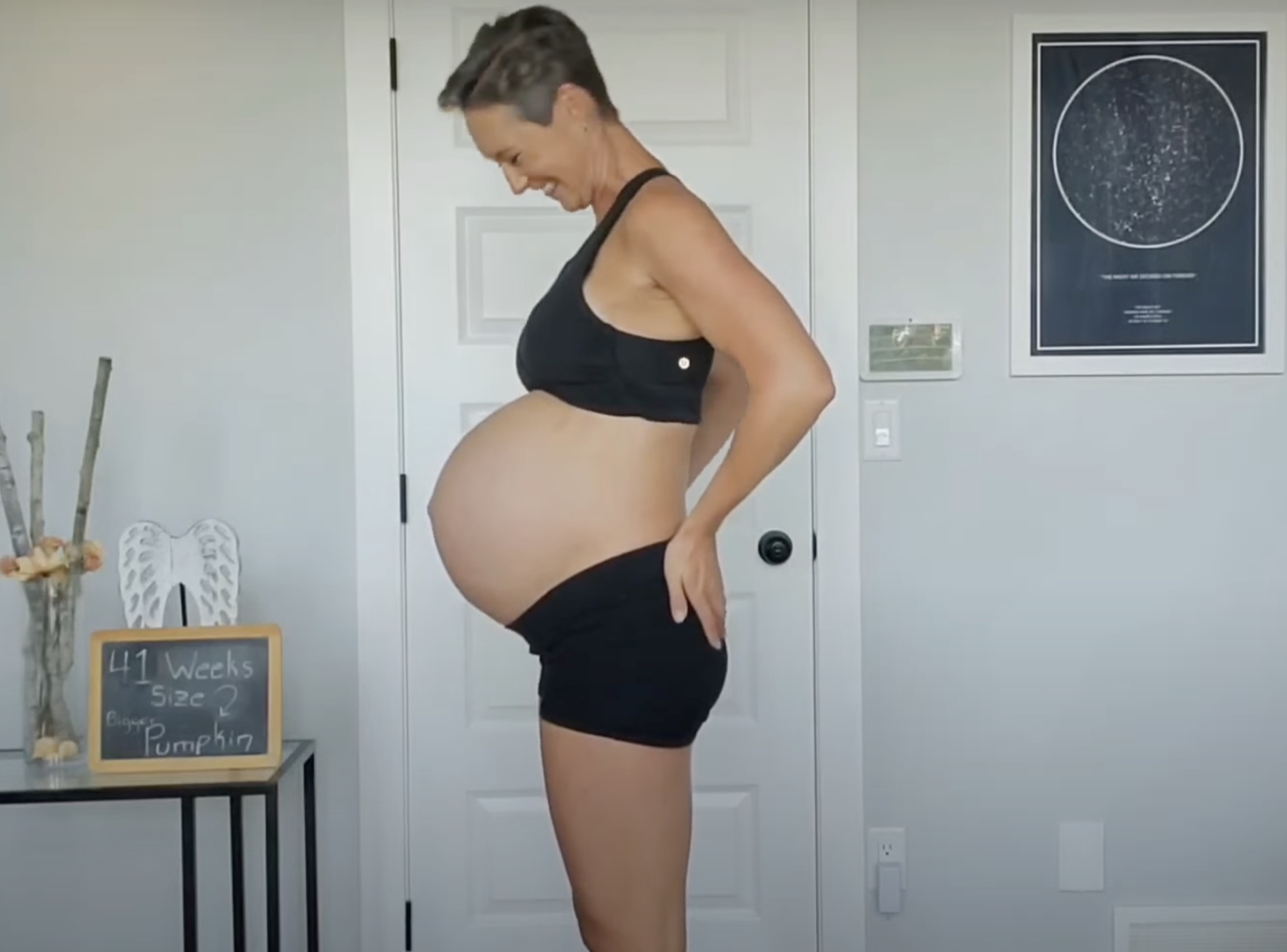 Hình ảnh bụng bầu bị tụt xuống báo hiệu sắp sinh Hình ảnh bụng bầu bị tụt xuống báo hiệu sắp sinh