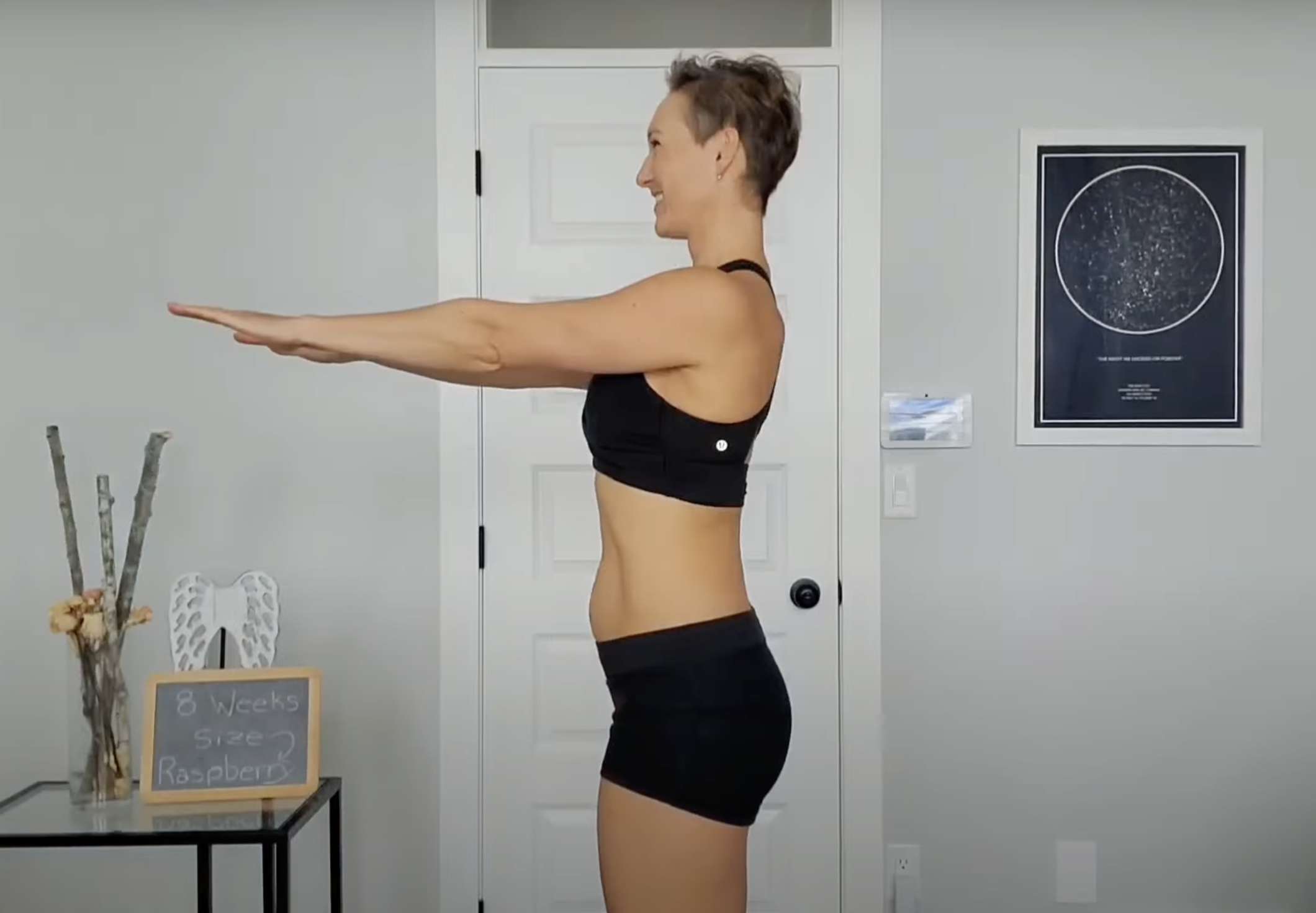 Hình ảnh bụng mẹ bầu 2 tháng sẽ bắt đầu nhô dần về phía trước Hình ảnh bụng mẹ bầu 2 tháng sẽ bắt đầu nhô dần về phía trước