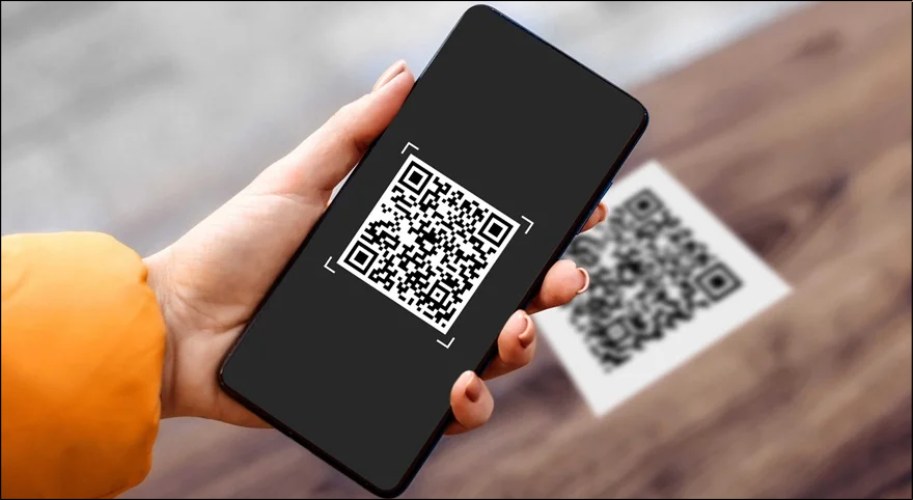 Bạn cần cẩn trọng với mã QR được dán ở nơi công cộng một cách đáng ngờ, không có thông tin rõ ràng về người tạo hoặc mục đích Bạn cần cẩn trọng với mã QR được dán ở nơi công cộng một cách đáng ngờ, không có thông tin rõ ràng về người tạo hoặc mục đích