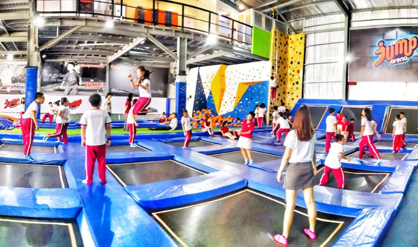 Công viên bạt nhún Jump Arena giúp bé tăng sự dẻo dai