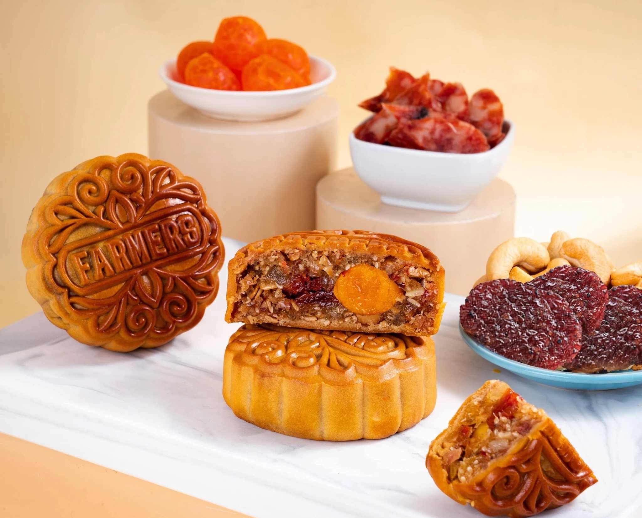 Bánh trung thu ngũ vị và thịt lợn nướng Bánh trung thu ngũ vị và thịt lợn nướng