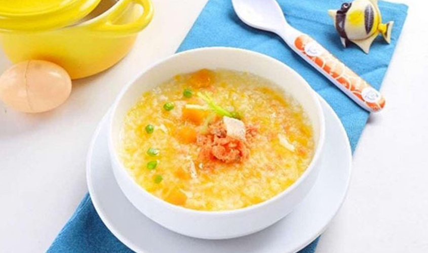 Cháo cá hồi bí đỏ phô mai dành cho bé từ 7 tháng tuổi