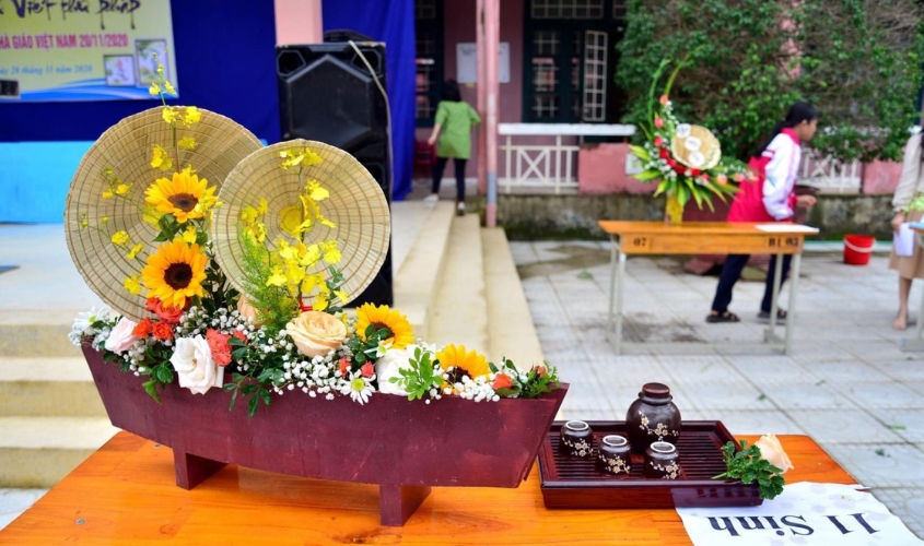 Thuyền hoa độc đáo vào ngày 20/11