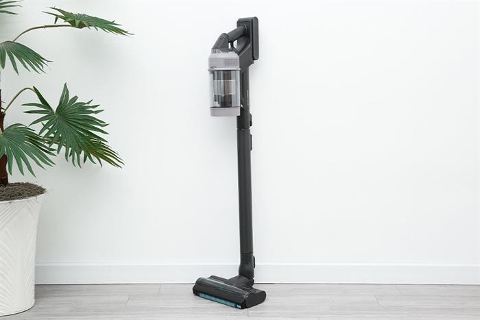 Máy hút bụi không dây Samsung VS80F28DBP/SV sở hữu thiết kế 2 trong 1 có thể tháo rời ống nối, giúp bạn dễ dàng vệ sinh các khu vực trên cao thuận tiện
