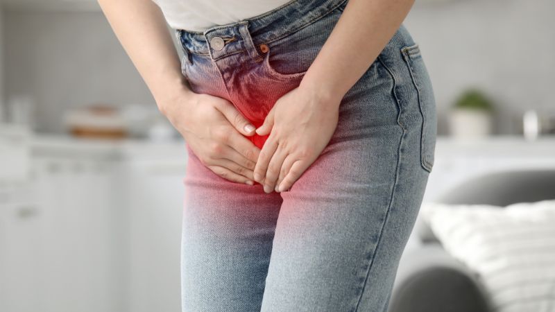 Nhiễm tr&ugrave;ng đường tiết niệu c&oacute; thể khiến nước tiểu đậm m&agrave;u hơn
