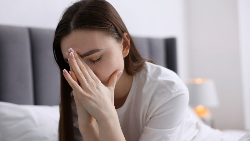 Người thiếu m&aacute;u dễ xuất hiện t&igrave;nh trạng tim đập nhanh kh&oacute; thở