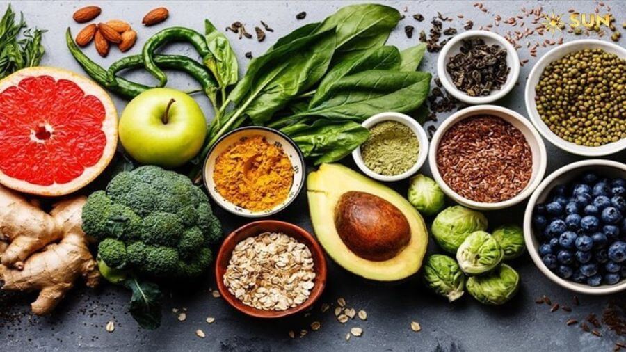 Vitamin K – một dưỡng chất cần thiết để sản xuất các protein đông máu, giúp cơ thể kiểm soát quá trình đông máu