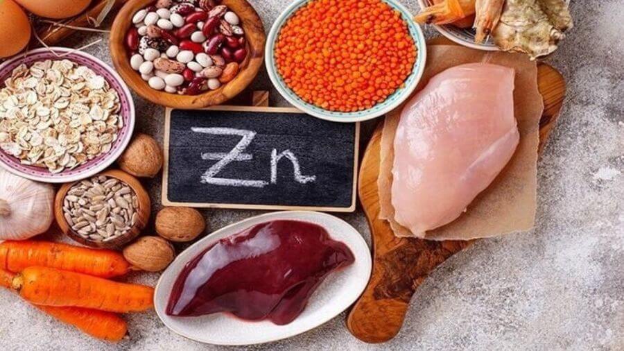 Kẽm bao gồm enzyme có liên quan đến sản xuất collagen và tái tạo vết thương