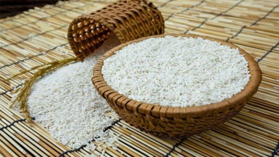 Gạo nếp có thể làm cơ thể tăng nhiệt độ, dẫn đến tình trạng vết thương bị nóng và làm chậm quá trình lành vết thương