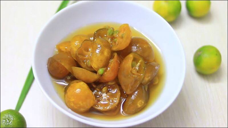 Trong Đông y, quả tắc (hay còn gọi là quất) có tính ấm, thường được sử dụng để trị ho, trừ đờm, trị viêm họng, giải cảm, giải rượu