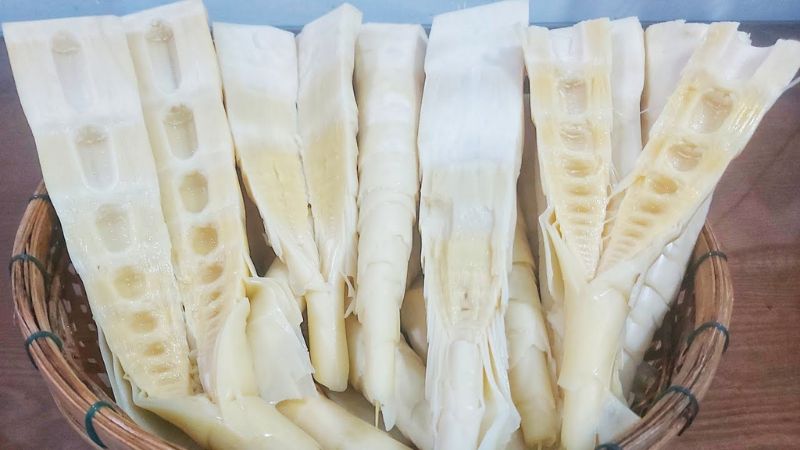 Cần nấu măng ch&iacute;n thật kỹ trước khi ăn