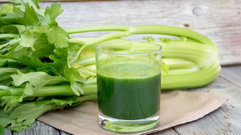 Nước ép cần tây giúp nâng cao sức khỏe sinh lý ở nam giới