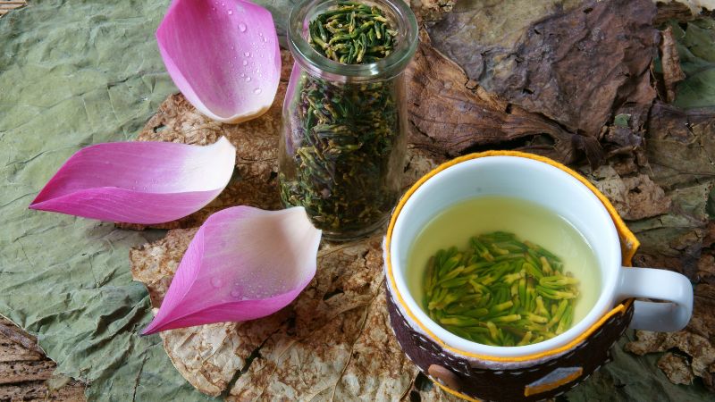 Uống trà tâm sen giúp cải thiện đáng kể tình trạng mất ngủ