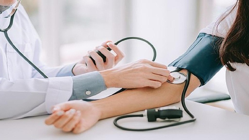 Kiểm soát huyết áp và cholesterol sẽ giúp giảm nguy cơ mắc các biến chứng tiểu đường nguy hiểm
