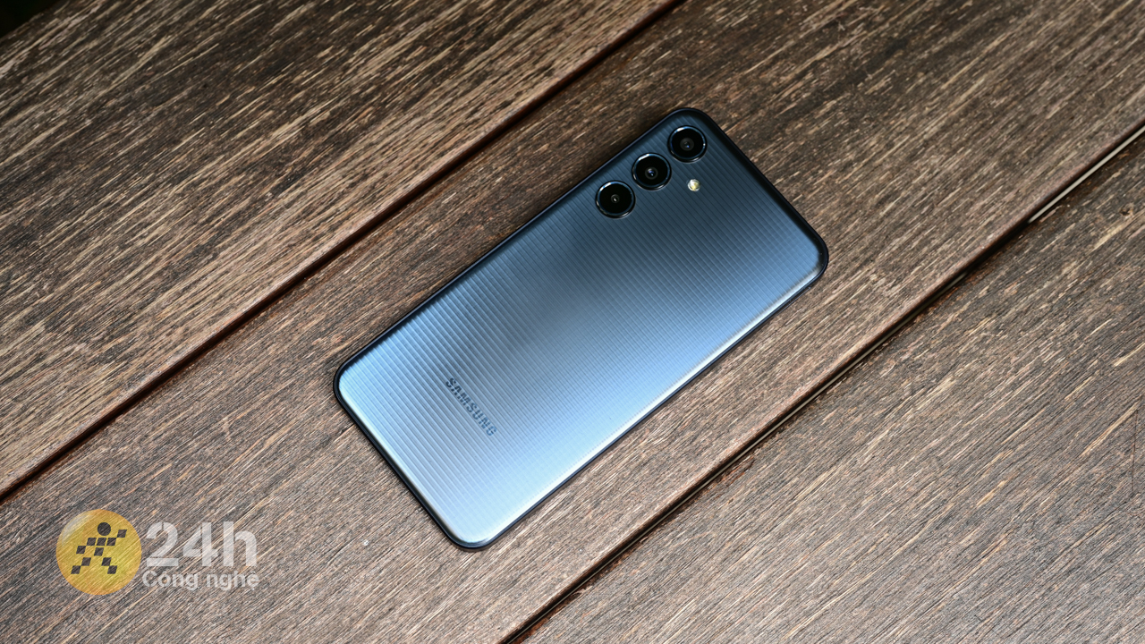 Galaxy M35 được thiết kế theo kiểu dáng vuông quen thuộc. Galaxy M35 được thiết kế theo kiểu dáng vuông quen thuộc.