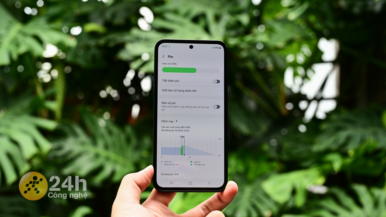 Với viên pin 6.000 mAh thì thiết bị còn mang lại trải nghiệm sử dụng rất lâu dài. Với viên pin 6.000 mAh thì thiết bị còn mang lại trải nghiệm sử dụng rất lâu dài.