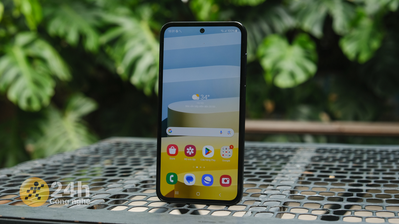 Màn hình Galaxy M35 tuy dày nhưng vẫn có chất lượng hiển thị tốt. Màn hình Galaxy M35 tuy dày nhưng vẫn có chất lượng hiển thị tốt.