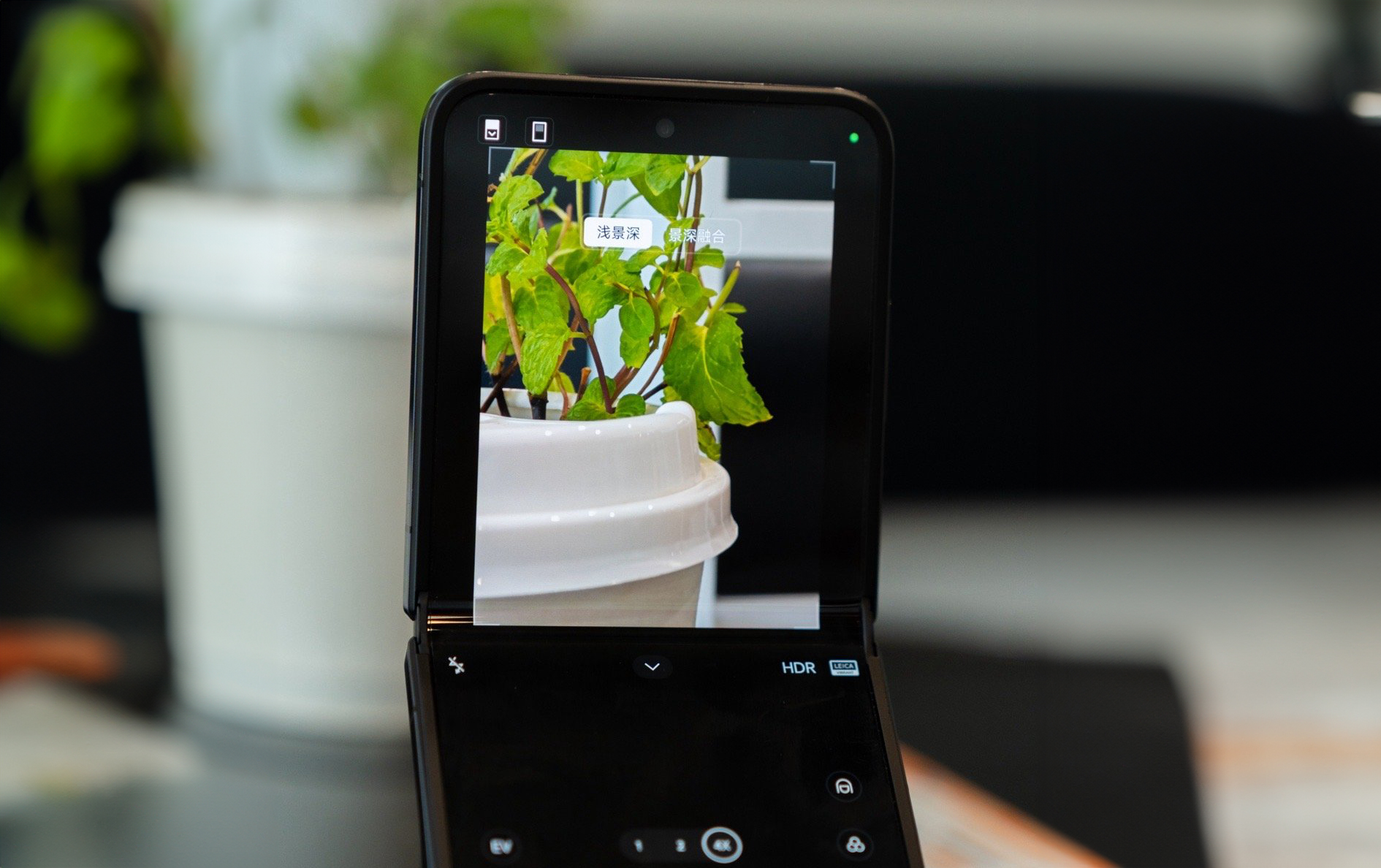Xiaomi MIX Flip cũng được đánh giá cao ở hệ thống camera. Nguồn: Weibo. Xiaomi MIX Flip cũng được đánh giá cao ở hệ thống camera. Nguồn: Weibo.