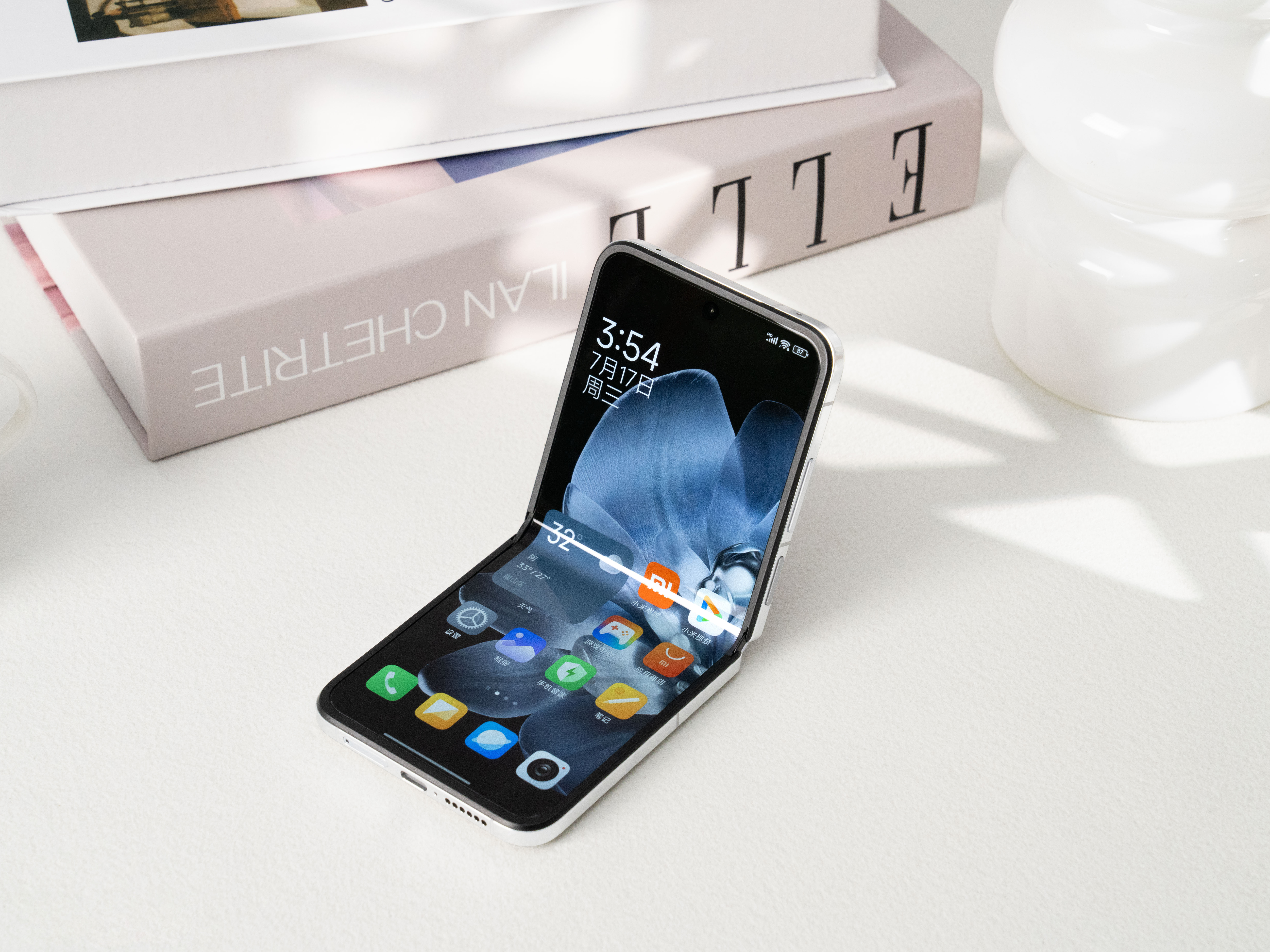 Xiaomi MIX Flip được trang bị dung lượng RAM xịn sò. Nguồn: Weibo. Xiaomi MIX Flip được trang bị dung lượng RAM xịn sò. Nguồn: Weibo.