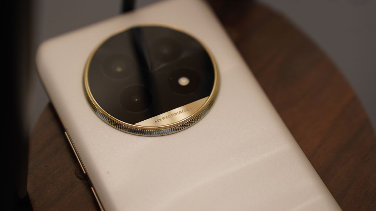 Thiết bị còn được trang bị cụm camera to và tròn. Nguồn: MySmartPrice.