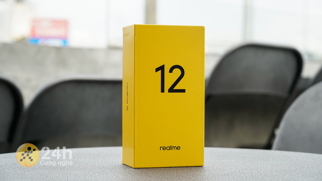 Hộp đựng realme 12 được thiết kế với kiểu dáng cùng phong cách quen thuộc. Hộp đựng realme 12 được thiết kế với kiểu dáng cùng phong cách quen thuộc.