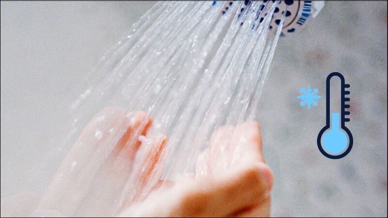  Nước lạnh giúp giảm tiết dầu và bã nhờn, từ đó ngăn ngừa mụn hiệu quả