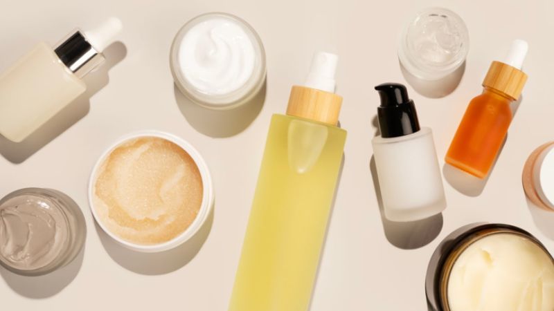 Dùng kem hoặc lotion dưỡng da có kết cấu quá đặc sẽ gây ra mụn ẩn