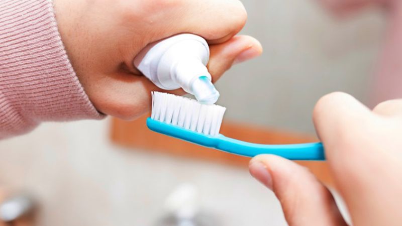 Bạn nên ưu tiên các loại kem đánh răng có thành phần từ thiên nhiên