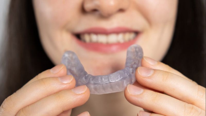 Sử dụng dụng cụ bảo vệ răng hàm sẽ giúp giảm thiểu thiệt hại cho răng
