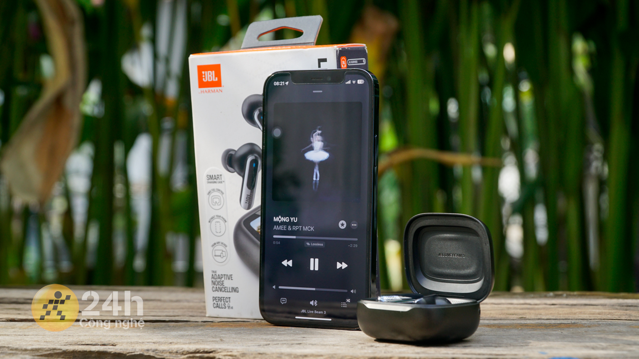 JBL Live Beam 3 cũng được tích hợp tính năng âm thanh vòm JBL Spatial JBL Live Beam 3 cũng được tích hợp tính năng âm thanh vòm JBL Spatial