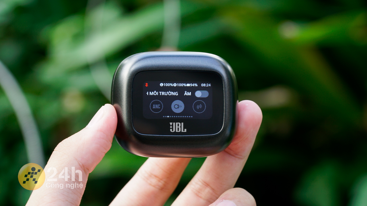 JBL Live Beam 3 cũng được trang bị tính năng Chống ồn chủ động thích ứng JBL Live Beam 3 cũng được trang bị tính năng Chống ồn chủ động thích ứng