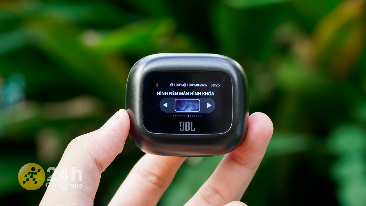 Màn hình là điểm nhấn khác biệt trên JBL Live Beam 3 Màn hình là điểm nhấn khác biệt trên JBL Live Beam 3