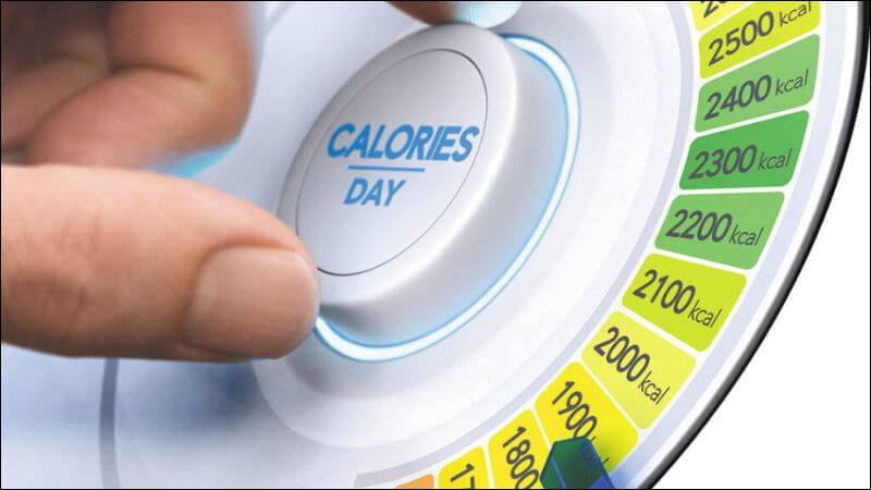 Việc tính lượng calo nạp vào mỗi ngày giúp bạn kiểm soát được nguồn năng lượng đưa vào cơ thể