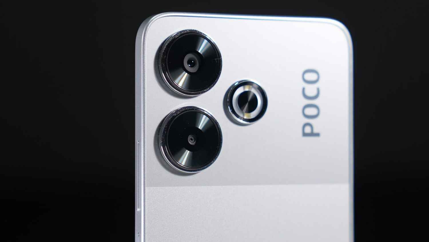 POCO M6 Plus được trang bị cụm camera nổi khỏi mặt lưng. Nguồn: Digit.