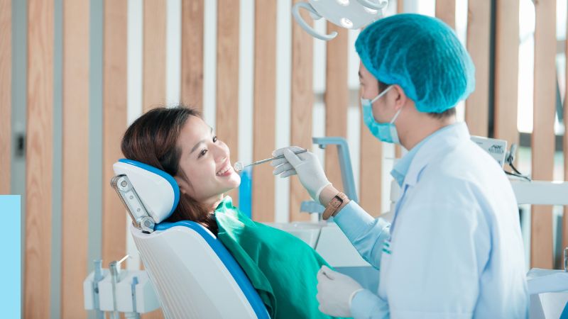 Thăm khám nha sĩ định kỳ giúp phát hiện sớm các dấu hiệu sâu răng