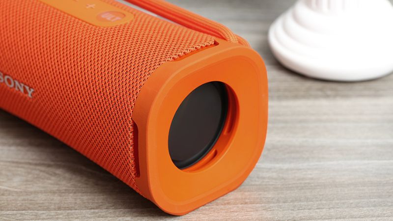 Được làm từ chất liệu nhựa tái chế bền bỉ, bảo vệ môi trường