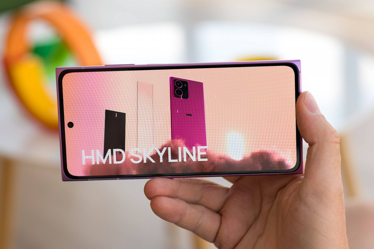 HMD Skyline được trang bị màn hình có kích thước không quá lớn đi kèm thông số hiển thị ấn tượng. Nguồn: GSMArena.