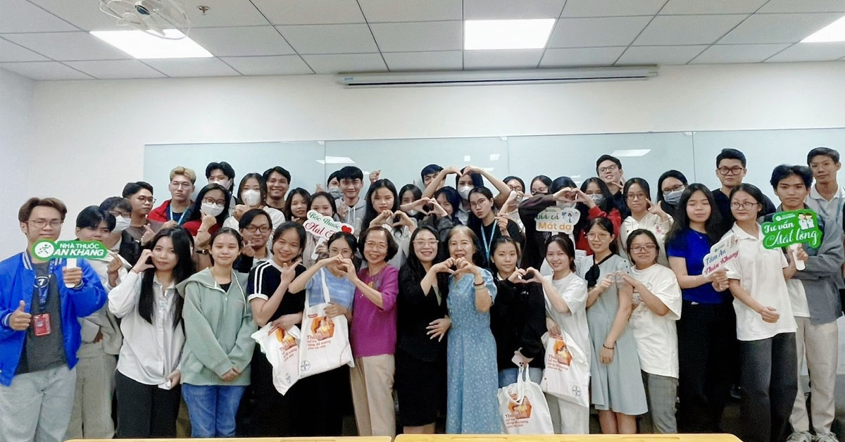 Hy vọng rằng trong năm nay, sự hợp tác giữa Nhà thuốc An Khang và Trường Đại học Văn lang sẽ tiếp tục đóng góp vào việc nâng cao chất lượng giáo dục và dịch vụ y tế.