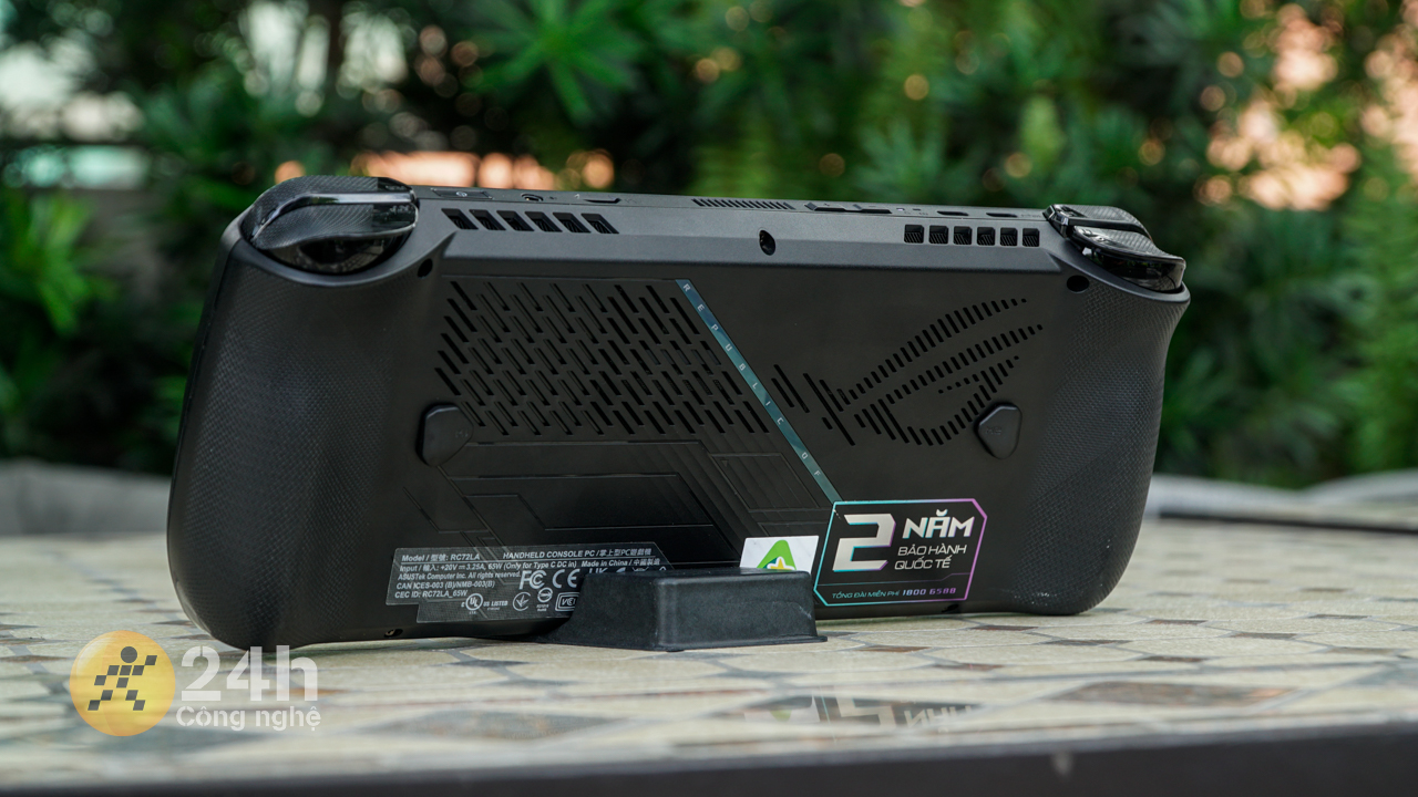 ASUS ROG Ally X có nhiều đường chéo hơn để mang lại cảm giác mạnh mẽ.