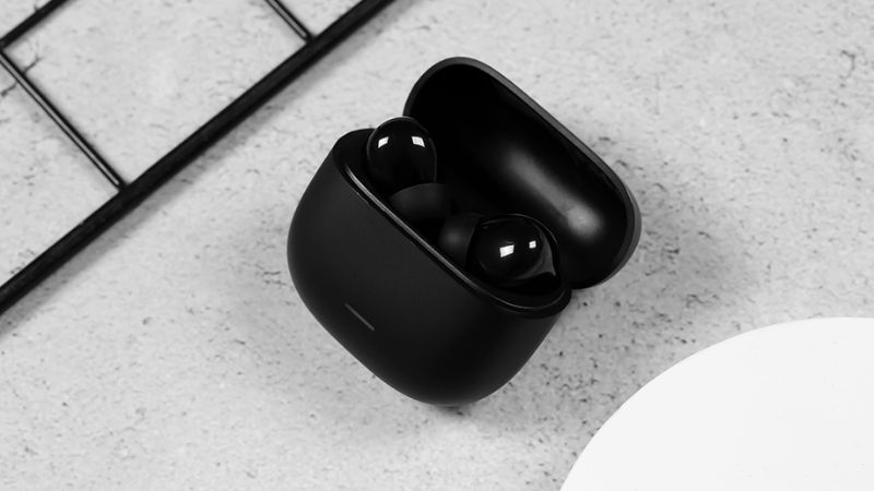 Thiết kế nhỏ gọn, tính tế với 3 màu sắc Đen, Trắng và Xanh dương hiện đại