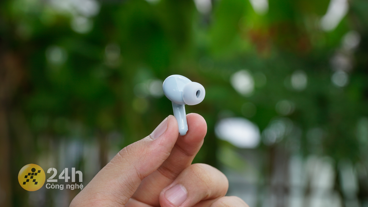 Tai nghe Redmi Buds 6 Lite được thiết kế theo dạng in-ear với kích thước nhỏ gọn, nhẹ.