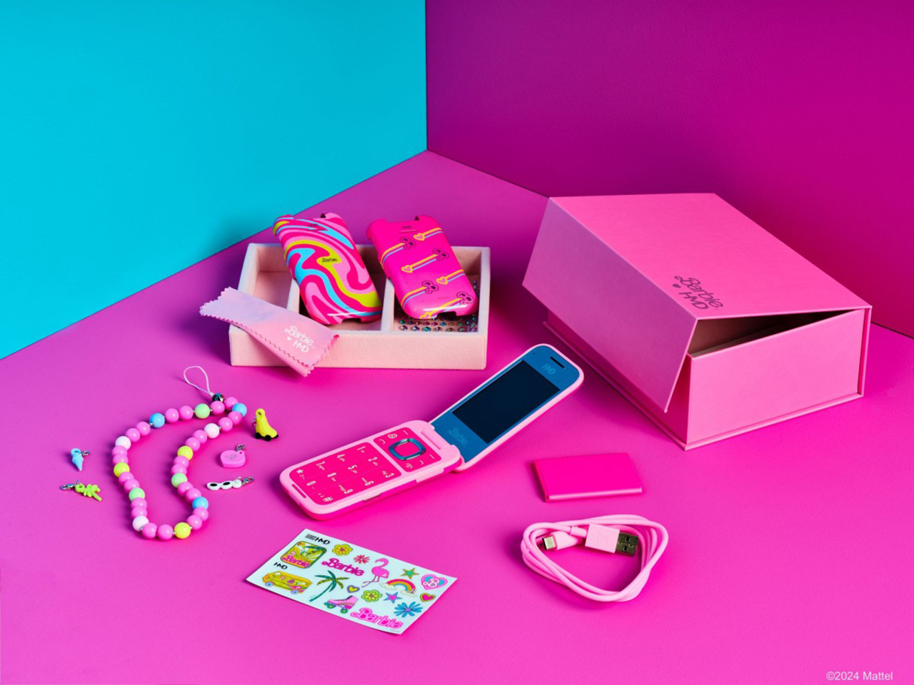 HMD ra mắt Barbie Phone: Thiết kế cổ điển cùng nhiều phụ kiện độc lạ