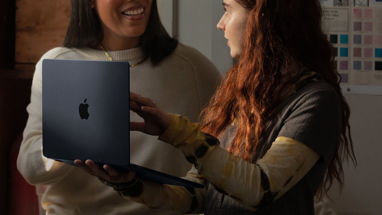 Những lý do vì sao MacBook Air 13 inch là chiếc laptop cực phù hợp cho các bạn nữ nhé!