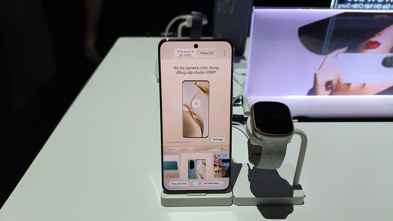 HONOR 200 sánh đôi cùng với HONOR Watch 4 HONOR 200 sánh đôi cùng với HONOR Watch 4