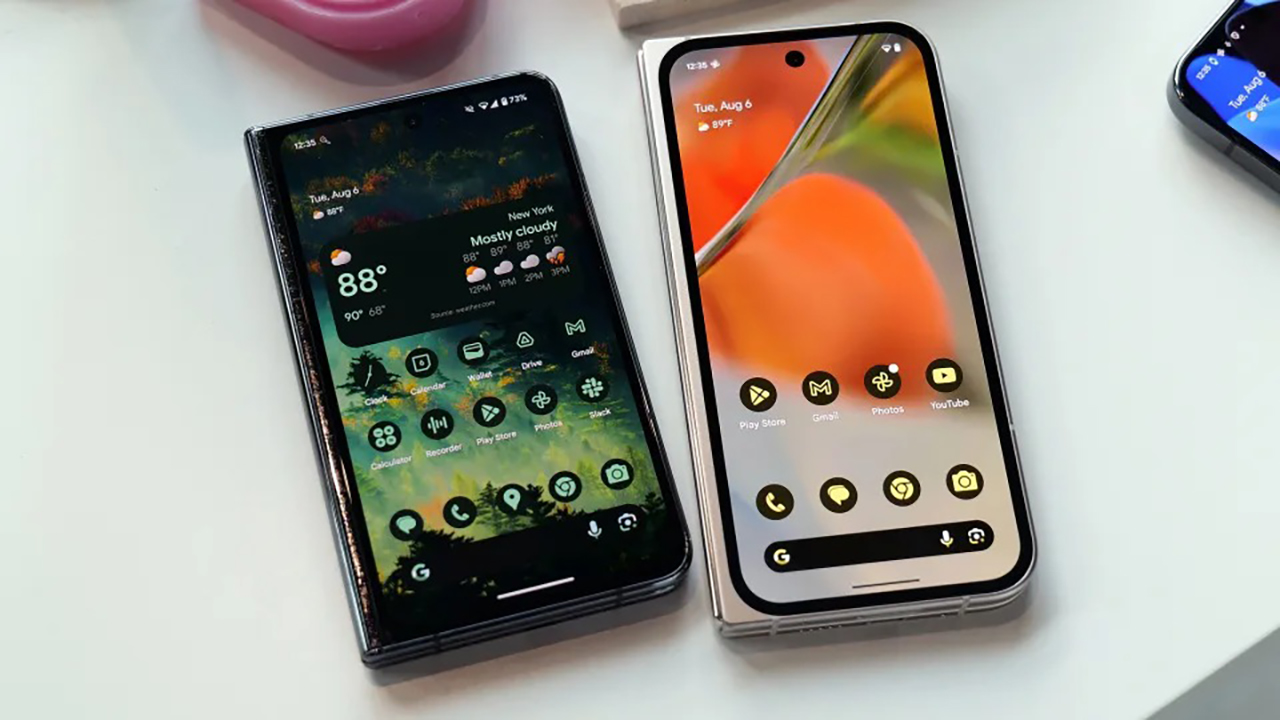 Google Pixel 9 Pro Fold được trang bị màn hình ngoài có chất lượng hiển thị rất đẹp. Nguồn: Engadget.