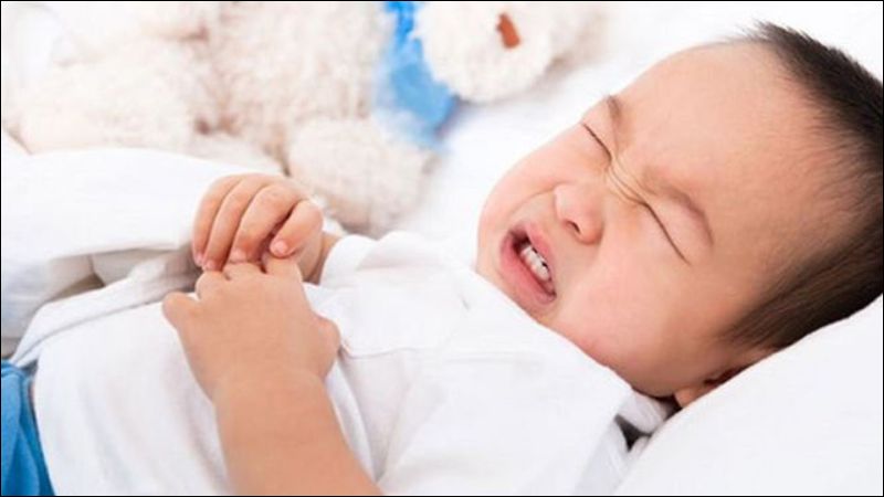 Nếu trẻ đang bị đau bụng cha mẹ có thể xin thuốc và cho trẻ bổ sung sau đó Nếu trẻ đang bị đau bụng cha mẹ có thể xin thuốc và cho trẻ bổ sung sau đó