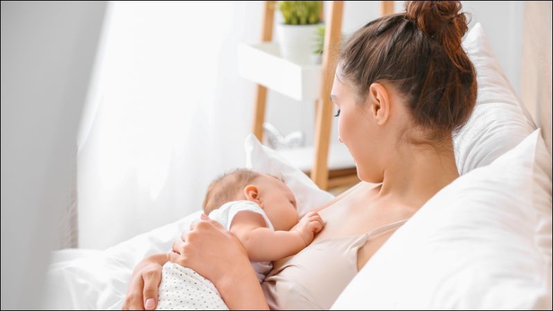Sữa mẹ là nguồn cung cấp vitamin A tốt nhất cho trẻ sơ sinh và trẻ nhỏ