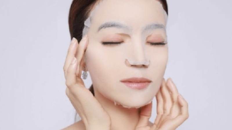 Việc đắp mặt nạ sau khi nặn mụn khiến da sẽ bị nhiễm khuẩn, vết mụn khó lành và dễ bị thâm sẹo