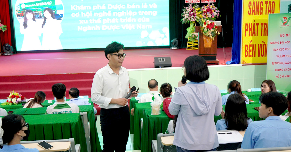 Tọa đàm với chủ đề “Khám phá ngành Dược bán lẻ và cơ hội nghề nghiệp trong xu thế phát triển ngành Dược Việt Nam” 