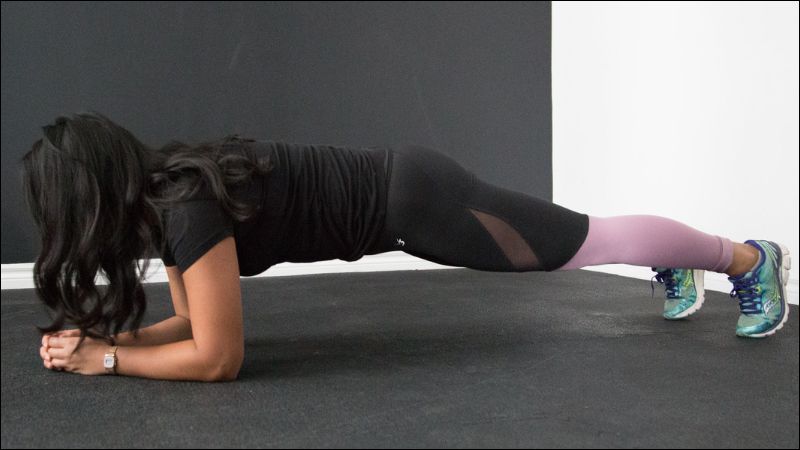 Plank gi&uacute;p cơ thể dẻo dai v&agrave; linh hoạt hơn 